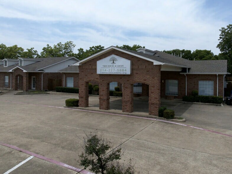 7501 Dalrock Rd, Rowlett, TX à vendre - Photo du bâtiment - Image 1 de 12