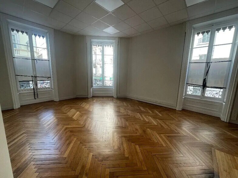 31 Rue Du Plat, Lyon à louer - Photo du bâtiment - Image 2 de 4