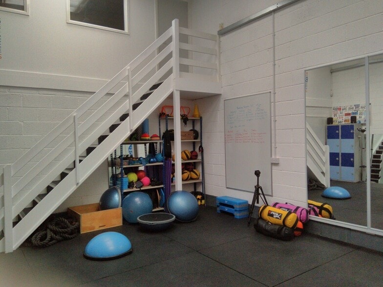 1-9 Barton Rd, Milton Keynes à louer - Photo du bâtiment - Image 1 de 3