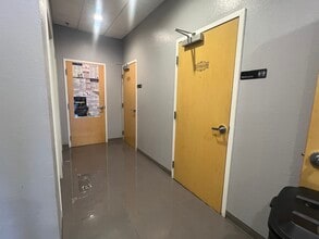 1076 E Brandon Blvd, Brandon, FL for lease Interior Photo- Image 2 of 4