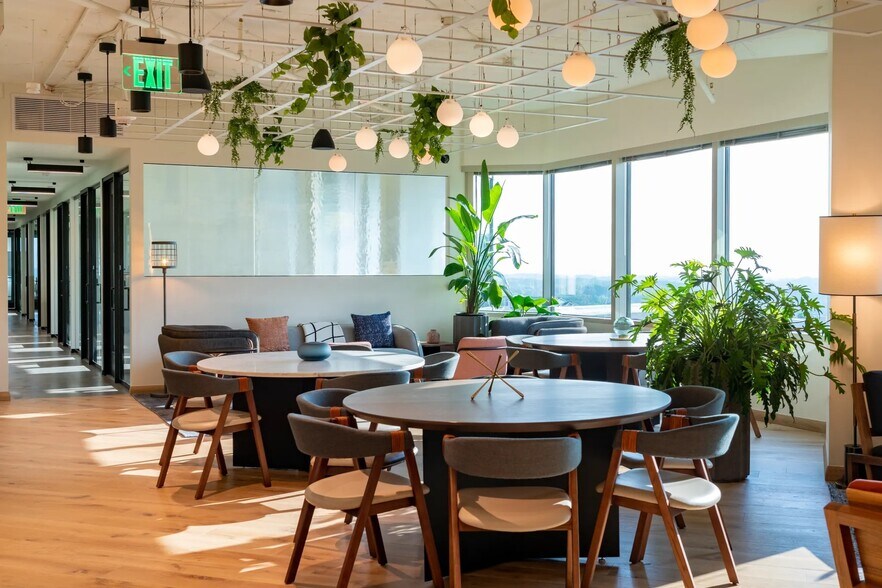 1660 International Dr, McLean, VA à louer - Photo intérieure - Image 3 de 6