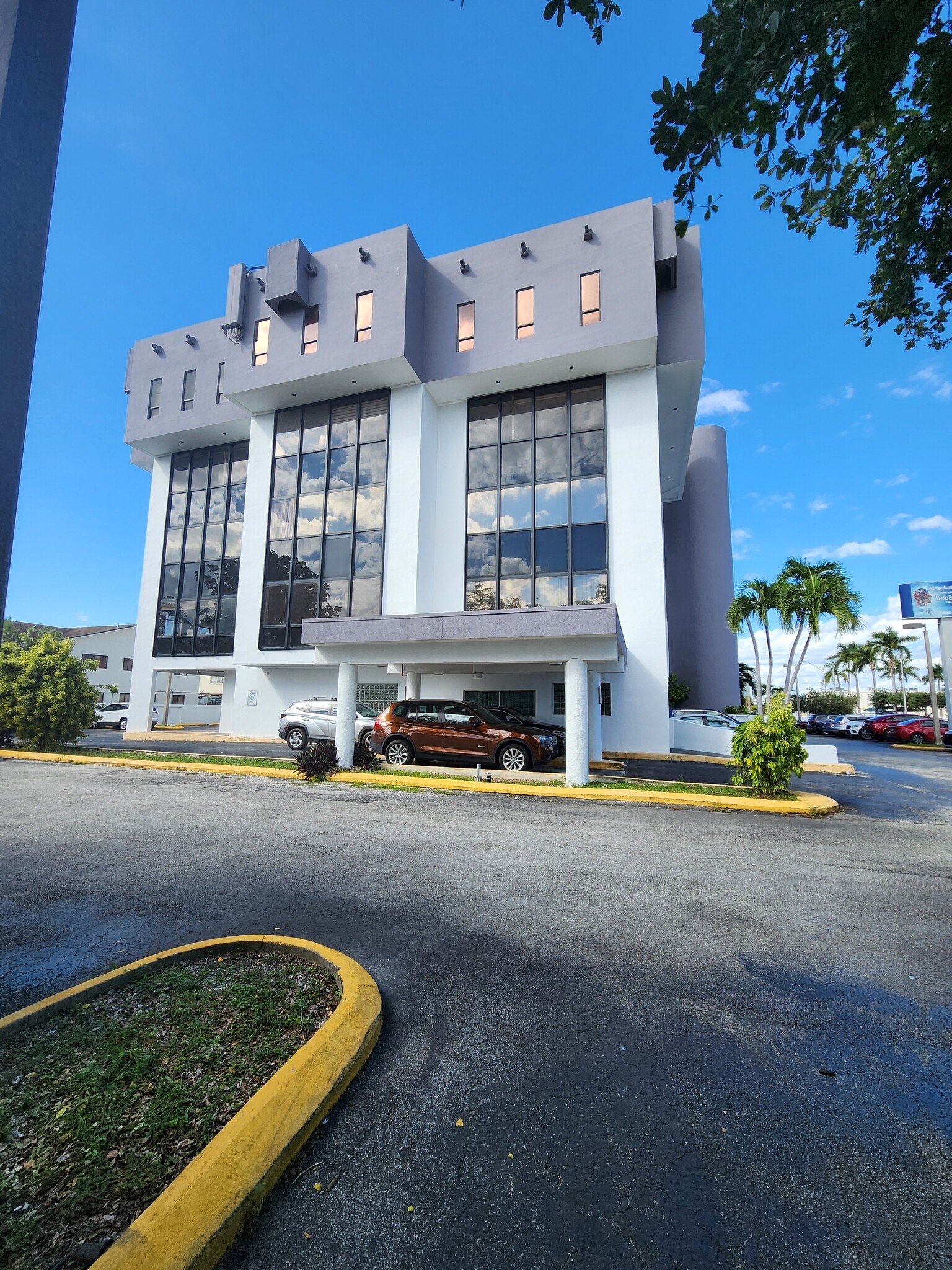 4160 W 16th Ave, Hialeah, FL for lease Building Photo- Image 1 of 11