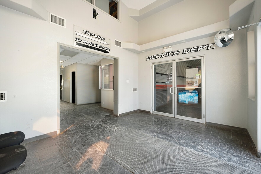 20600 Hwy 2, Tilbury, ON for sale - Building Photo - Image 2 of 29