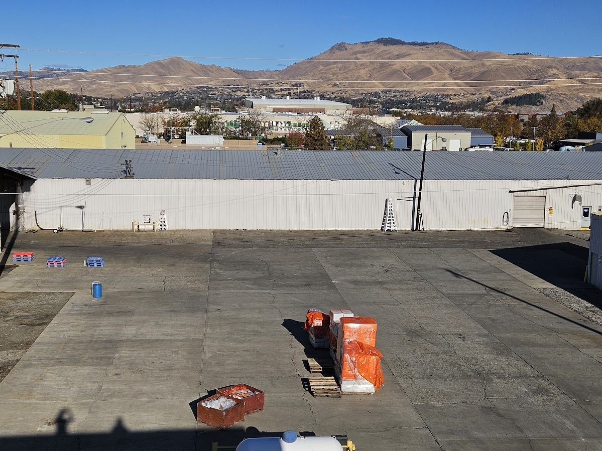 1012 Walla Walla Ave, Wenatchee, WA for lease Building Photo- Image 1 of 3