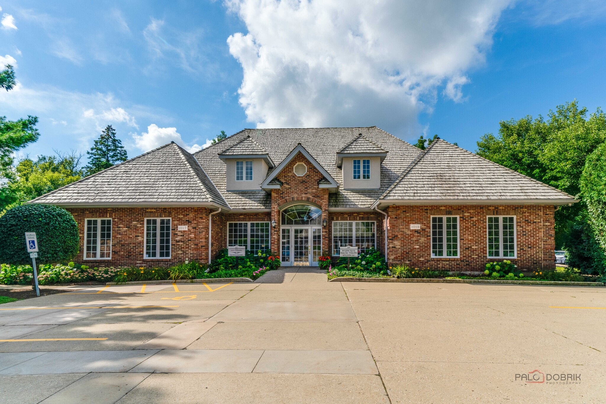 1017-1019 W Park Ave, Libertyville, IL for sale Primary Photo- Image 1 of 46