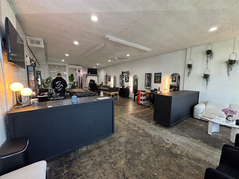 4320-4352 S Manhattan Ave, Tampa, FL à louer - Photo du bâtiment - Image 2 de 7