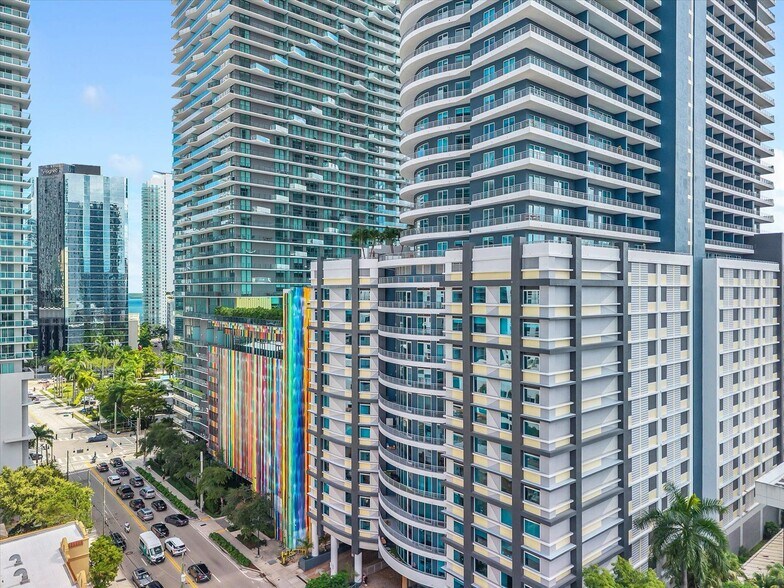 40 SW 13th St, Miami, FL à louer - Photo du bâtiment - Image 2 de 4
