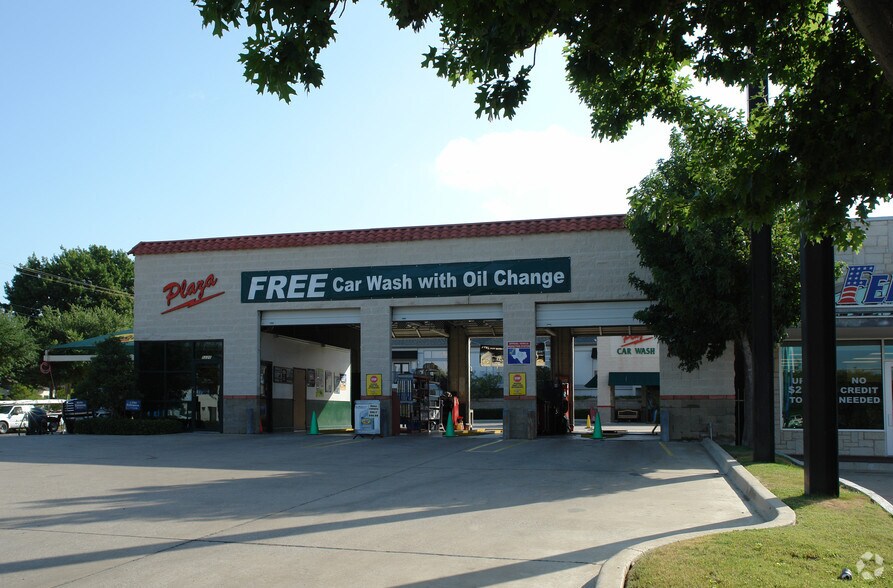 5220 Lemmon Ave, Dallas, TX à vendre - Photo du bâtiment - Image 2 de 2