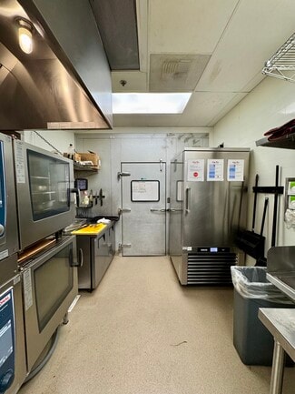 Plus de détails pour 595 N Moorpark Rd, Thousand Oaks, CA - Commerce de détail à louer