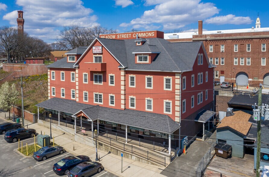 228 Meadow St, Waterbury, CT à louer - Photo du bâtiment - Image 2 de 3