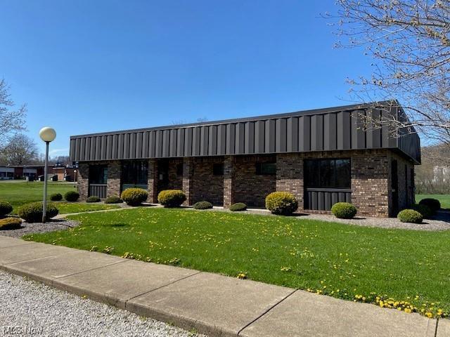 1200 E State Rd, Newcomerstown, OH à vendre - Photo du b timent - Image 1 de 1