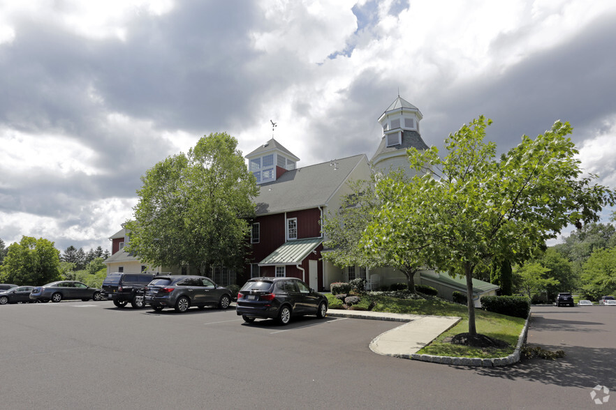 220 Farm Ln, Doylestown, PA à louer - Photo du bâtiment - Image 3 de 3