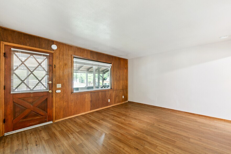 1222 Sierra Blvd, South Lake Tahoe, CA à vendre - Photo du bâtiment - Image 3 de 14