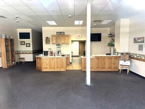 5303 N Second St, Loves Park, IL for lease Interior Photo- Image 2 of 11