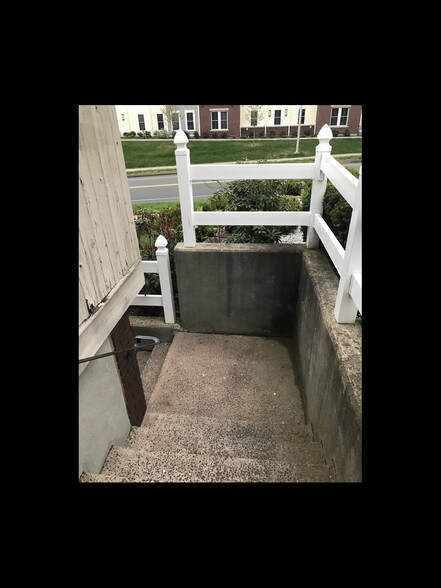 74 New London Tpke, Glastonbury, CT à louer - Photo du bâtiment - Image 3 de 4