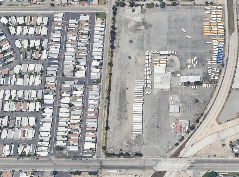 826 E 9th St, San Bernardino, CA à vendre - Photo du bâtiment - Image 2 de 3