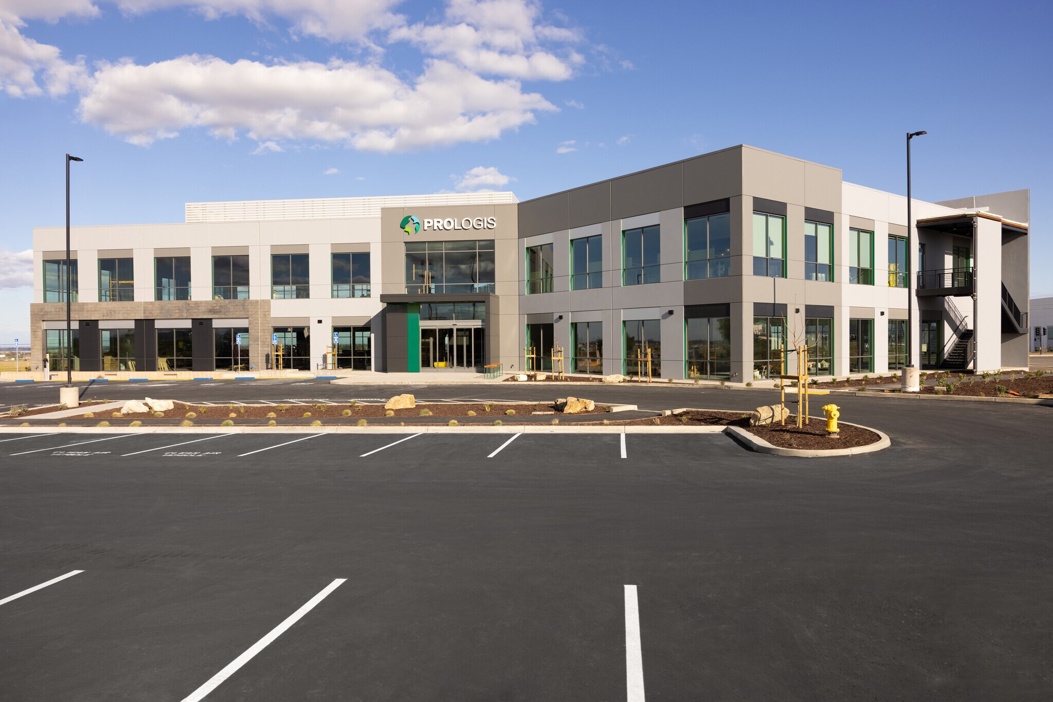 615 International Pky, Tracy, CA à louer Photo du bâtiment- Image 1 de 16