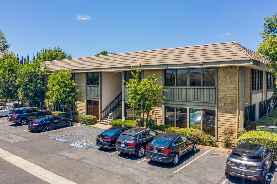 17671 Irvine Blvd, Tustin, CA à louer - Photo principale - Image 1 de 18