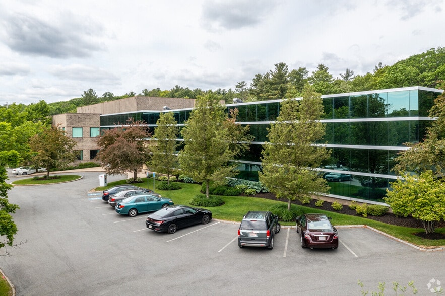 300 Rosewood Dr, Danvers, MA à louer - Photo du bâtiment - Image 2 de 10