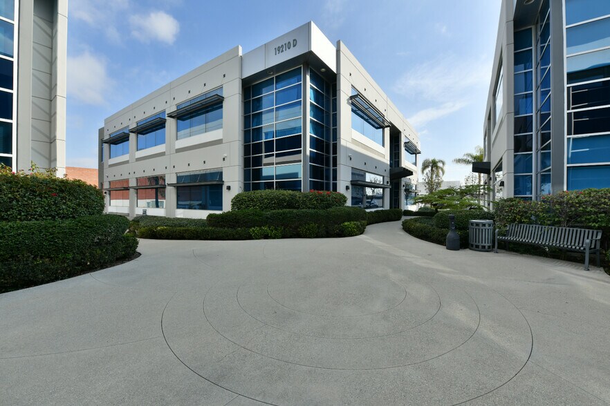 19210 S Vermont Ave, Gardena, CA à vendre - Photo du bâtiment - Image 1 de 12