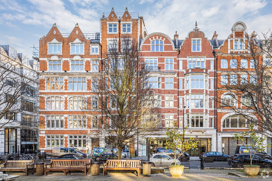 15-18 Golden Sq, London for lease - Primary Photo - Image 1 of 10