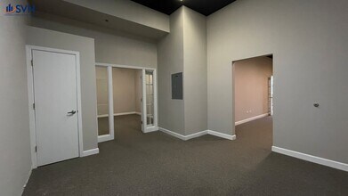 524 W State St, Geneva, IL for lease Interior Photo- Image 2 of 5