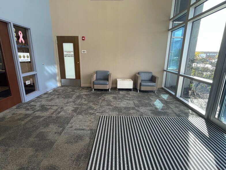 7456 S State Rd, Bedford Park, IL à louer - Hall d’entrée - Image 3 de 15