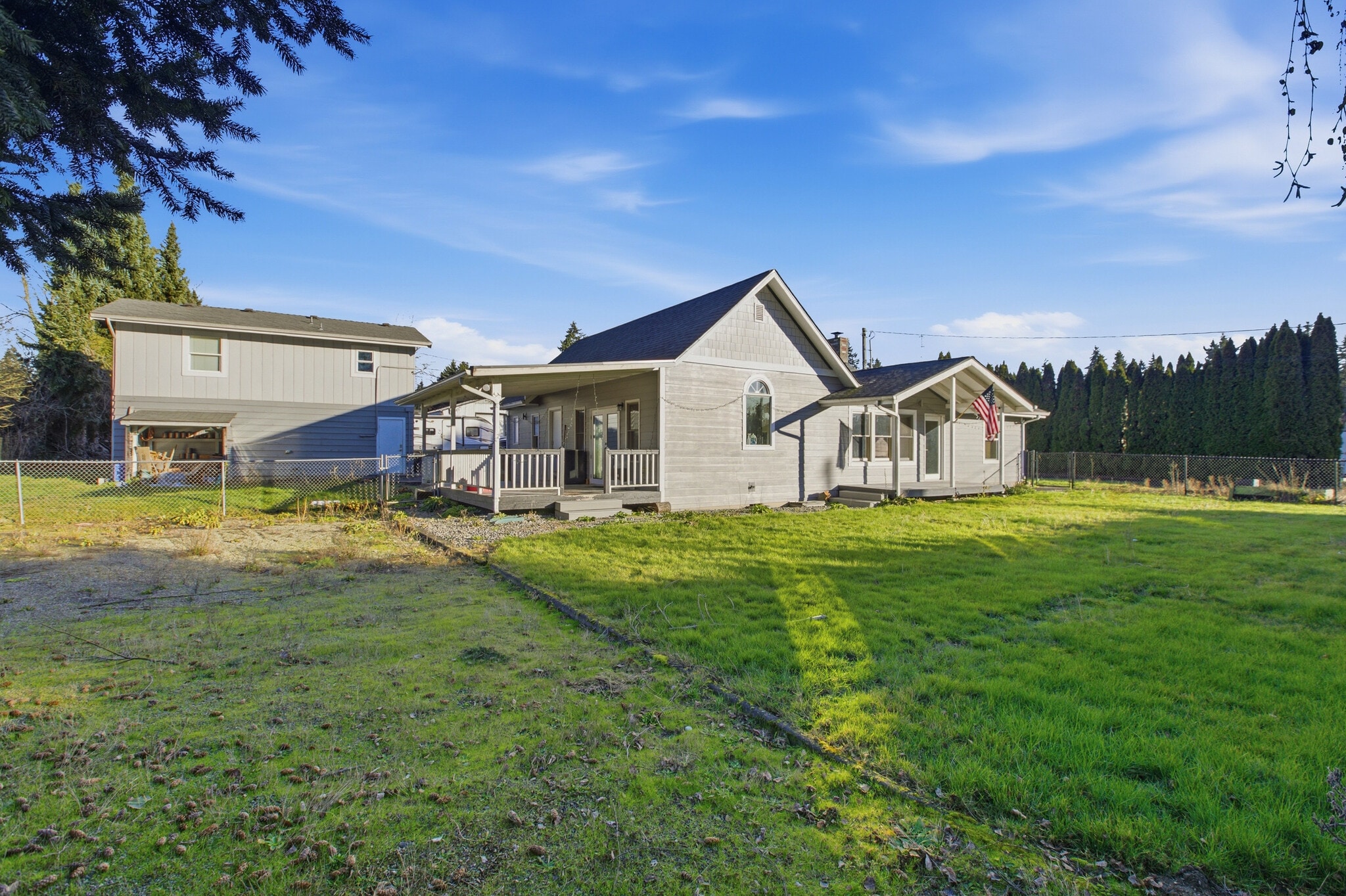 10709 Woodland Ave E, Puyallup, WA à vendre Photo principale- Image 1 de 24