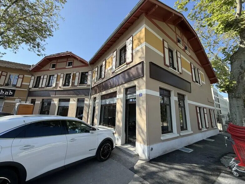 112 Rue De La Poudrette, Villeurbanne à louer - Photo du bâtiment - Image 3 de 12