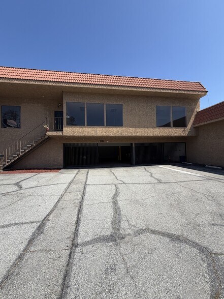 207-209 E Pomona Blvd, Monterey Park, CA à louer - Photo du bâtiment - Image 1 de 10
