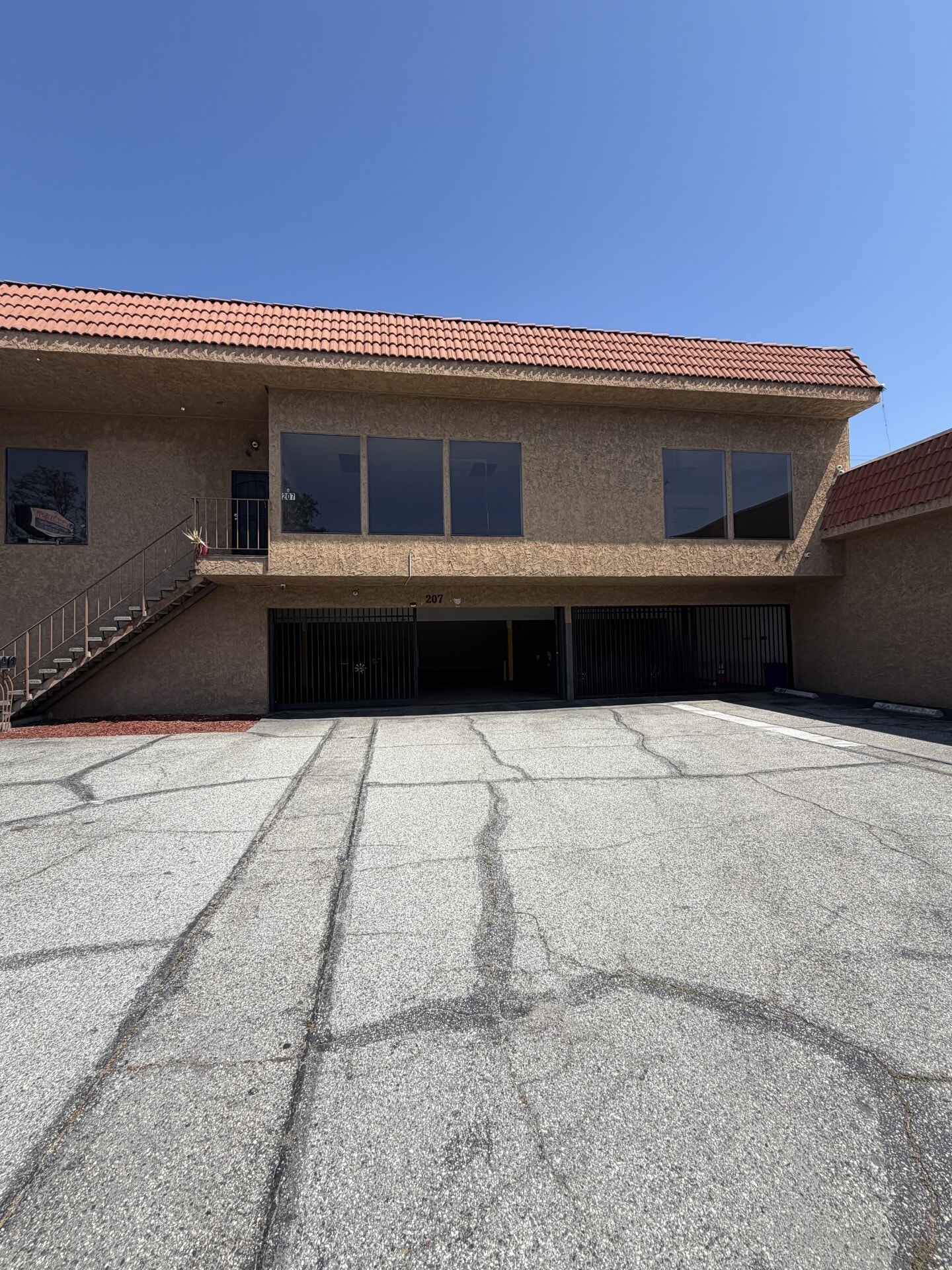 207-209 E Pomona Blvd, Monterey Park, CA à louer Photo du bâtiment- Image 1 de 11