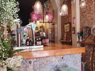 Plus de détails pour Commerce de détail à louer