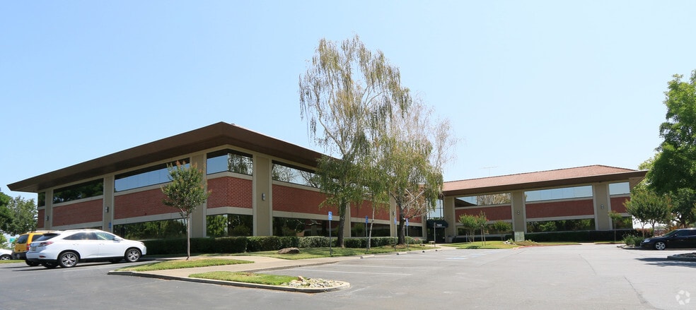 7601 Hospital Dr, Sacramento, CA à vendre - Photo du bâtiment - Image 2 de 7