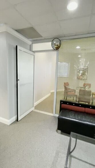 345 State Rt 17, Upper Saddle River, NJ à louer - Vidéo sur l’inscription commerciale - Image 3 de 19