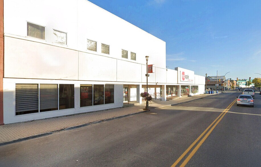 57-77 Main St, Flin Flon, MB à vendre - Photo principale - Image 1 de 4