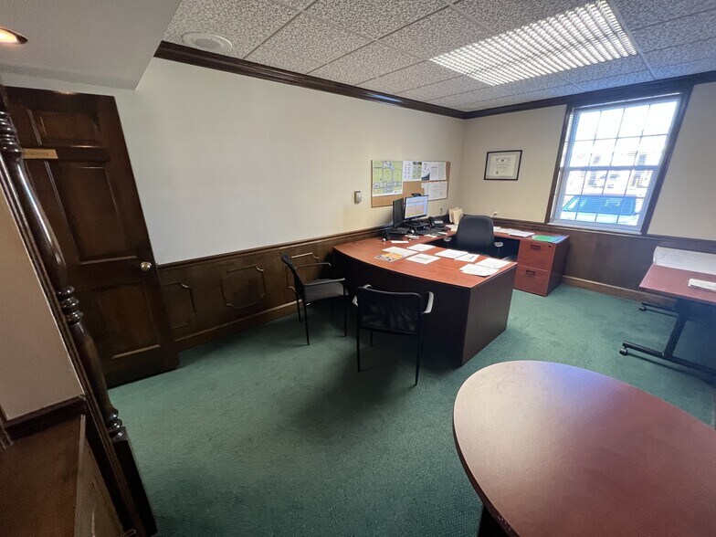 1398 N Shadeland Ave, Indianapolis, IN for lease - Interior Photo - Image 2 of 7