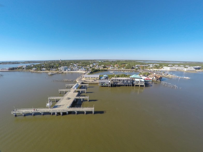 450 Dock St, Cedar Key, FL à vendre - Photo du bâtiment - Image 2 de 18