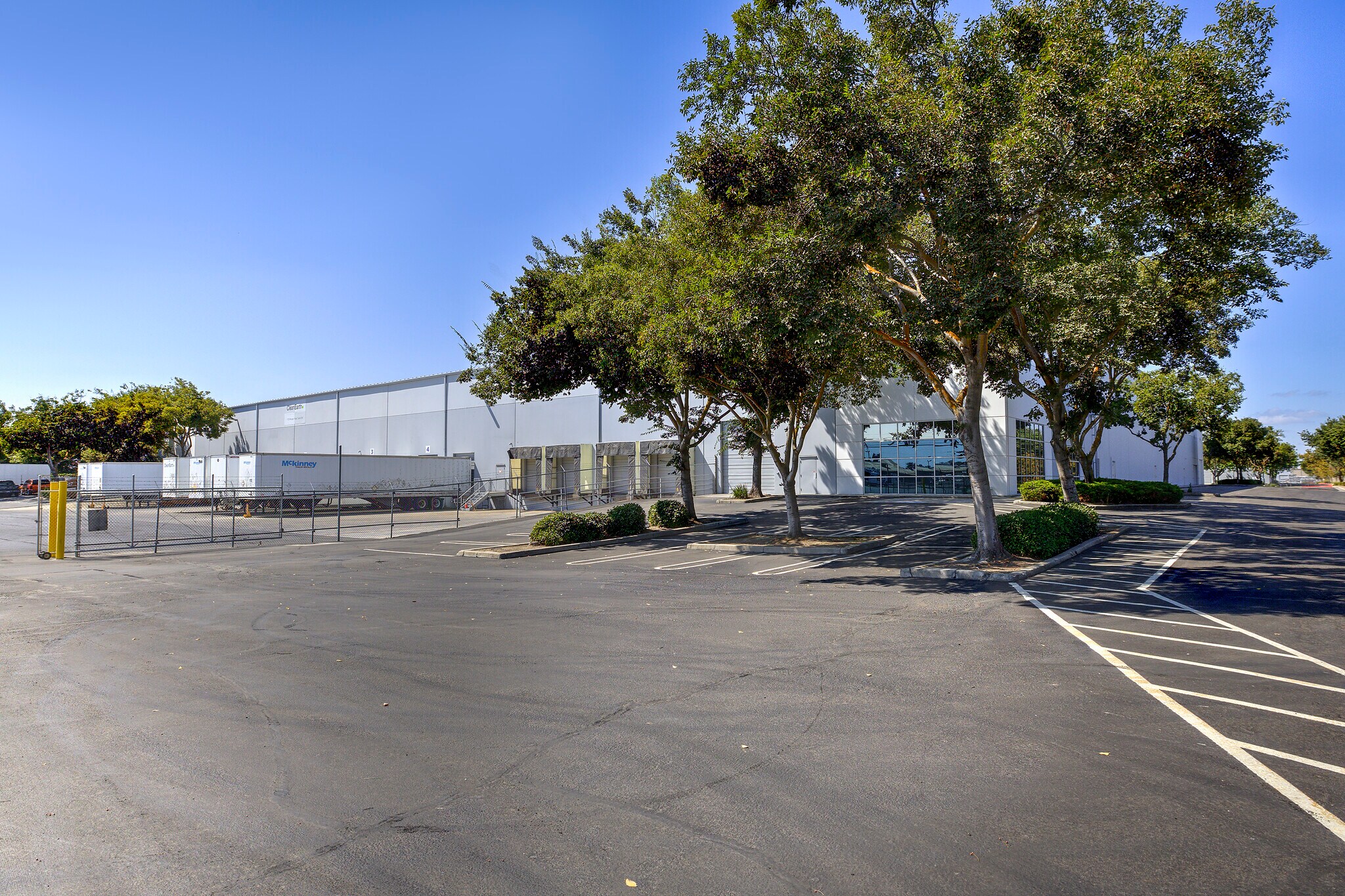 1733 Morgan Rd, Modesto, CA à louer Photo du bâtiment- Image 1 de 12