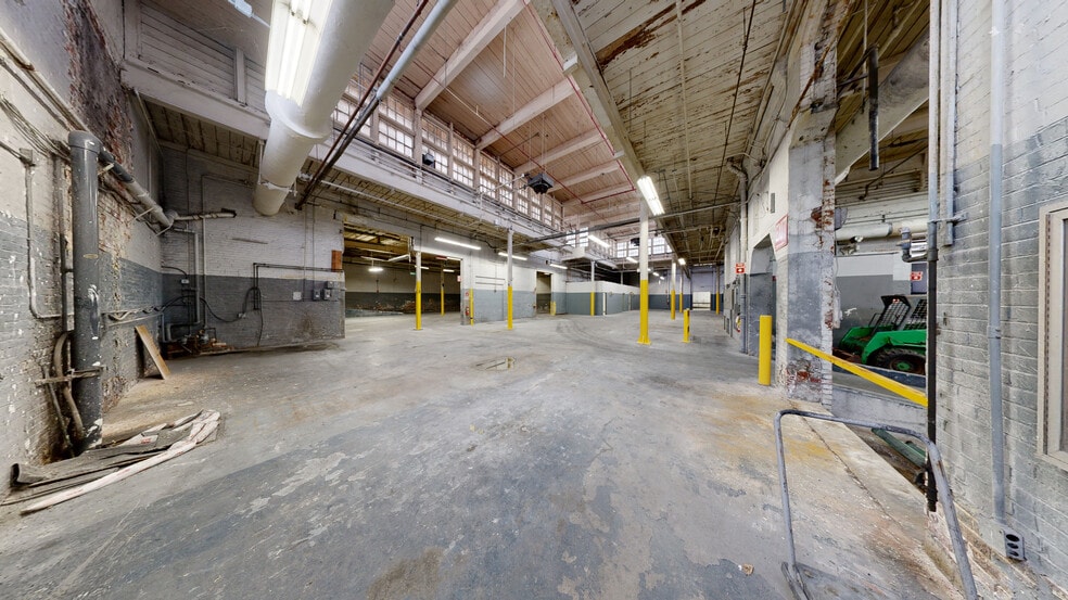 620 Spring St, North Dighton, MA for sale - Matterport 3D Scan - Image 3 of 58