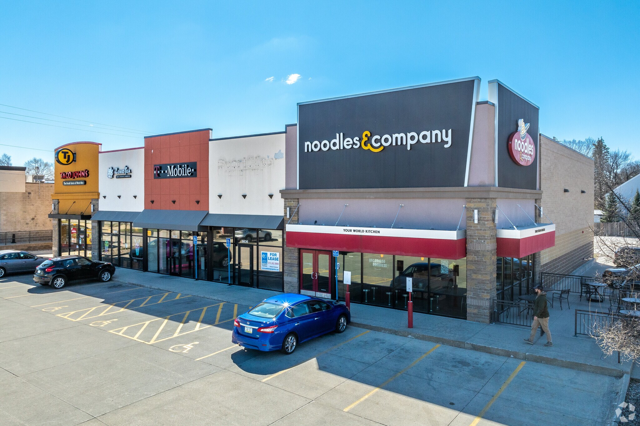 5824-5832 Douglas Ave, Des Moines, IA for lease Primary Photo- Image 1 of 6