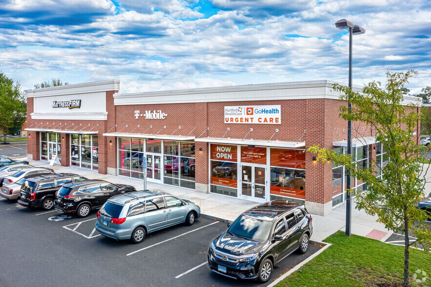 Kennedy Marketplace portfolio sale portefeuille de 3 propriétés à vendre sur LoopNet.ca - Photo principale - Image 1 de 5