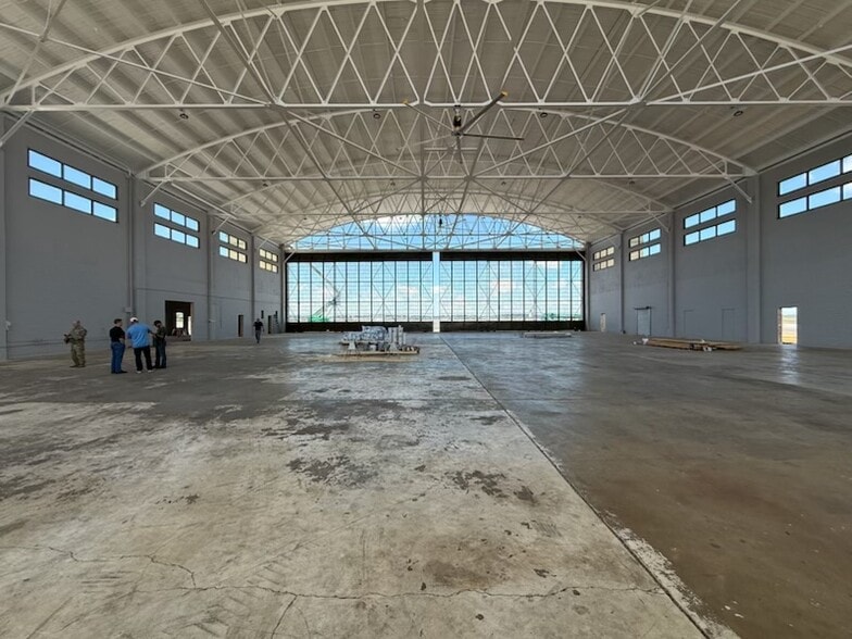 8100 Airbus Military Dr, Mobile, AL for lease - Building Photo - Image 3 of 28