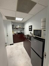 225 Gordons Corner Rd, Manalapan Township, NJ for lease Interior Photo- Image 2 of 8