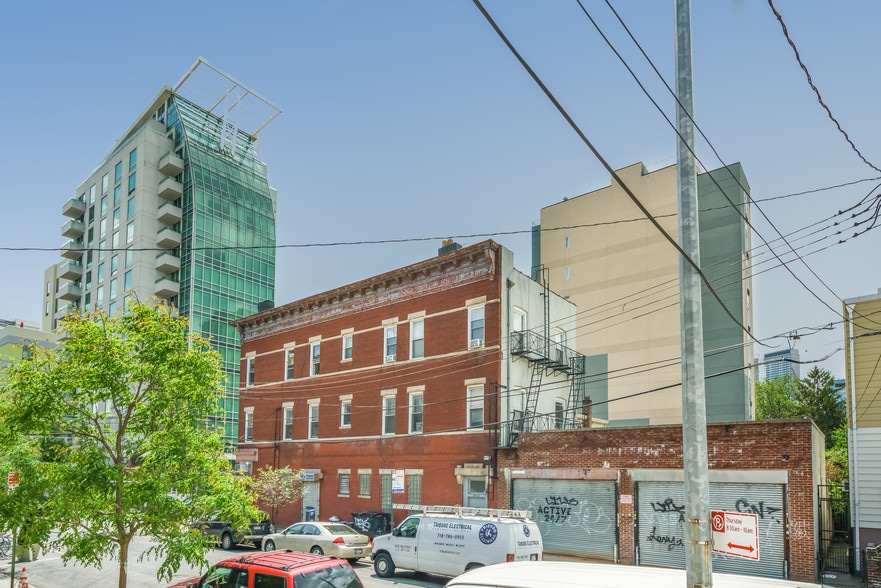 3902 29th St, Long Island City, NY for sale - Building Photo - Image 2 of 5