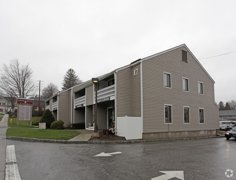 15-19 Danbury Rd, Ridgefield, CT for lease - Primary Photo - Image 1 of 13