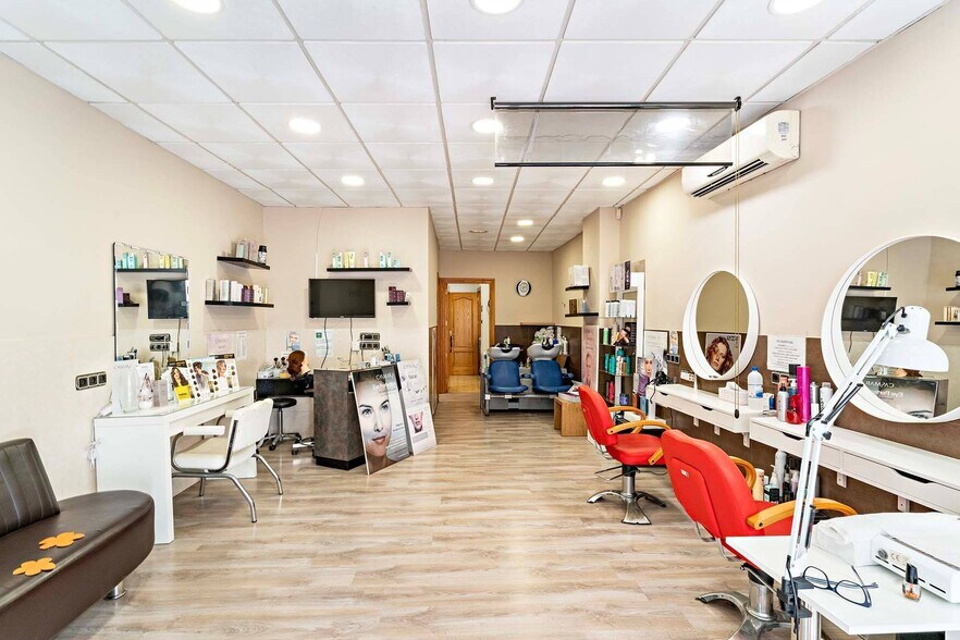 Retail in Almería for sale - Interior Photo - Image 2 of 25