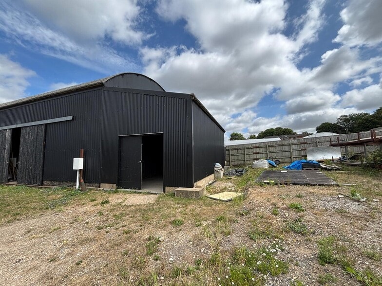 New Mill End, Luton for lease - Building Photo - Image 2 of 7