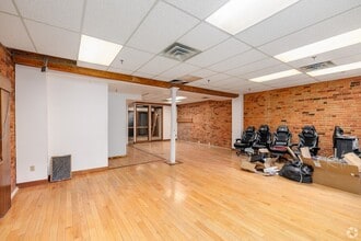 430-432 Rue Sainte-Hélène, Montréal, QC for lease Interior Photo- Image 2 of 3