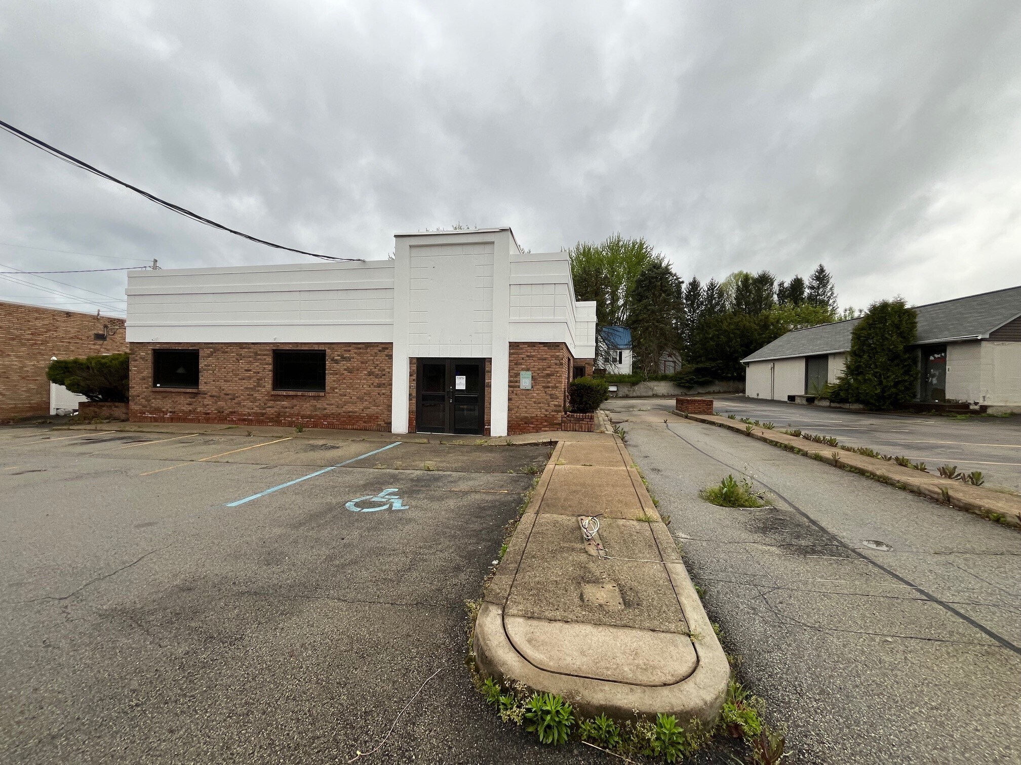 1306 Memorial Blvd, Connellsville, PA for lease Building Photo- Image 1 of 12