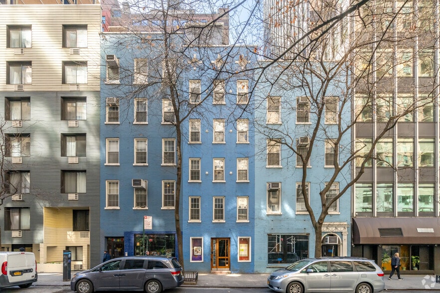 222 E 46th St, New York, NY for sale - Building Photo - Image 2 of 3
